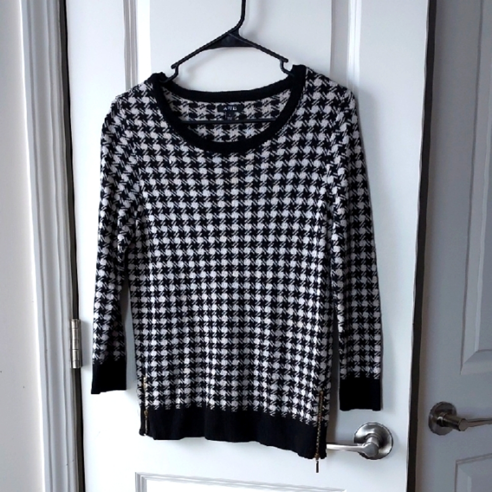 Apt. 9 Black and White Patterned Sweater Small